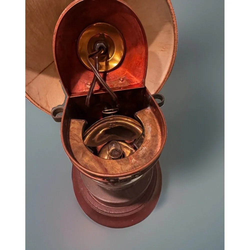 Vintage Tung Woo Hong Kong Copper /Brass Masthead Ship Lantern Table Lamp